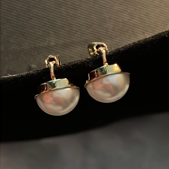 Gorgeous Christian Dior Holiday Wedding Pearls Rhinestone Gold Clip-On Earrings - Picture 4 of 7
